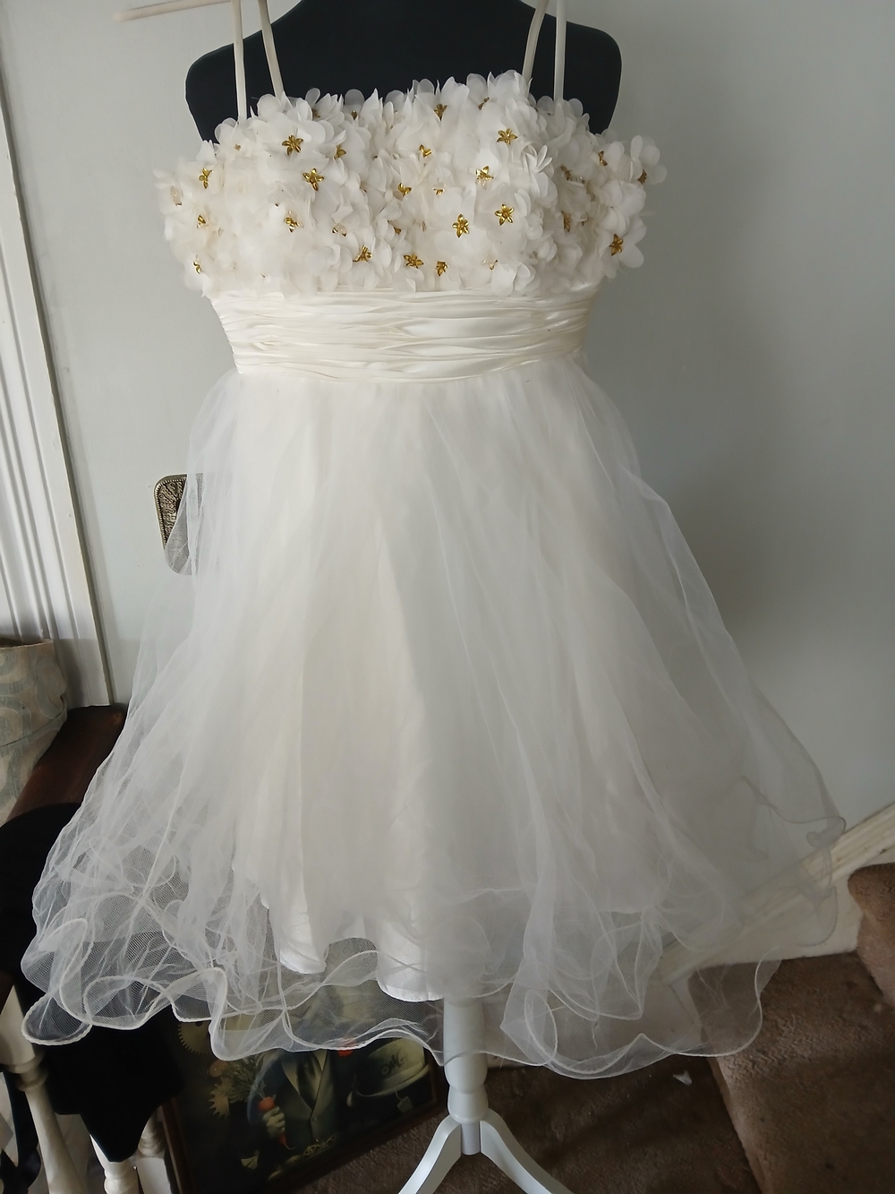 Dave & Johnny White Mini Formal Dress 1/2 Gold Accents